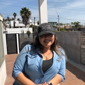 Meet your Posher, Carolina